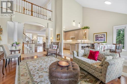 7 - 31 Emerald Heights Drive, Whitchurch-Stouffville, ON - Indoor Photo Showing Living Room