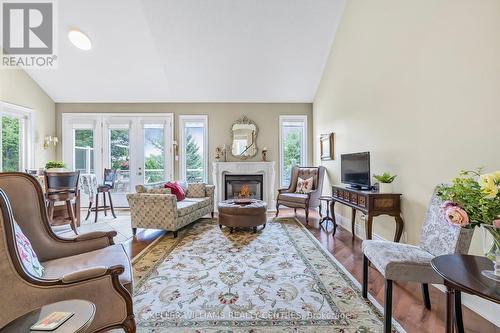 7 - 31 Emerald Heights Drive, Whitchurch-Stouffville, ON - Indoor Photo Showing Living Room With Fireplace