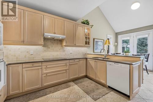 7 - 31 Emerald Heights Drive, Whitchurch-Stouffville, ON - Indoor Photo Showing Kitchen