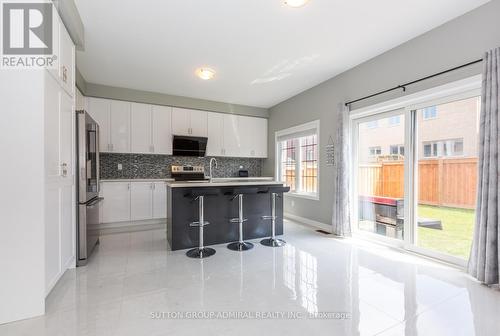 53 Pietrowski Drive, Georgina, ON - Indoor Photo Showing Kitchen With Upgraded Kitchen