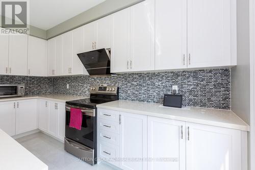 53 Pietrowski Drive, Georgina, ON - Indoor Photo Showing Kitchen With Upgraded Kitchen