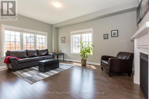 53 Pietrowski Drive, Georgina, ON - Indoor Photo Showing Living Room