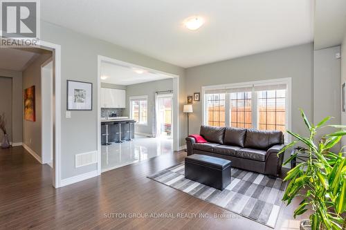 53 Pietrowski Drive, Georgina, ON - Indoor Photo Showing Living Room