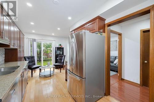 27 Woodsend Run Drive, Brampton (Fletcher'S Creek South), ON - Indoor Photo Showing Kitchen