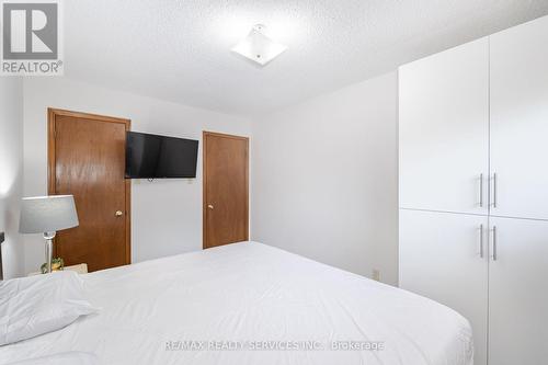 27 Woodsend Run Drive, Brampton (Fletcher'S Creek South), ON - Indoor Photo Showing Bedroom