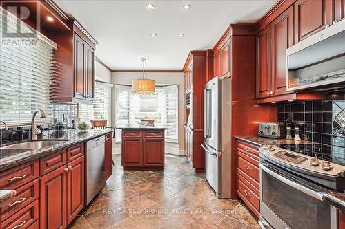 27 Southaven Place, Oakville (Bronte West), ON - Indoor Photo Showing Kitchen