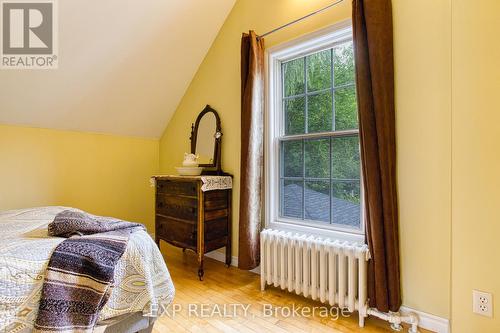 341 Main Street W, Grimsby, ON - Indoor Photo Showing Bedroom