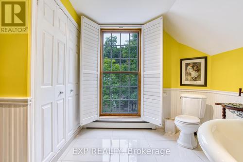 341 Main Street W, Grimsby, ON - Indoor Photo Showing Bathroom