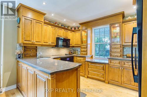 341 Main Street W, Grimsby, ON - Indoor Photo Showing Kitchen