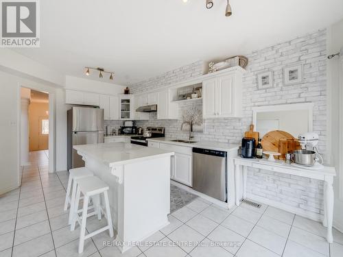 1306 Sandpiper Road, Oakville (West Oak Trails), ON - Indoor Photo Showing Kitchen With Upgraded Kitchen