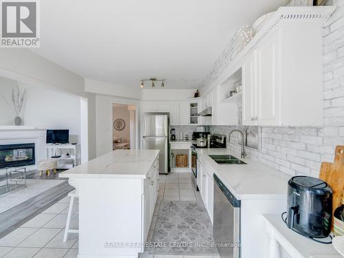 1306 Sandpiper Road, Oakville (West Oak Trails), ON - Indoor Photo Showing Kitchen With Double Sink