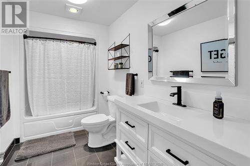 1600 Mersea Rd D, Leamington, ON - Indoor Photo Showing Bathroom