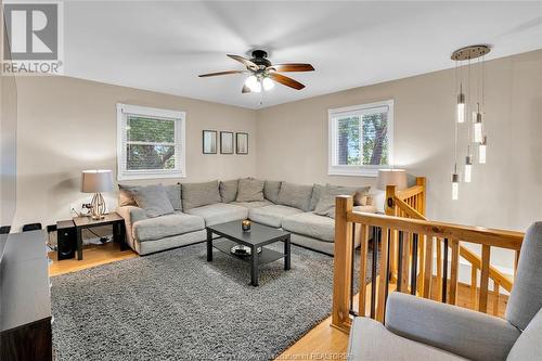 1600 Mersea Rd D, Leamington, ON - Indoor Photo Showing Living Room