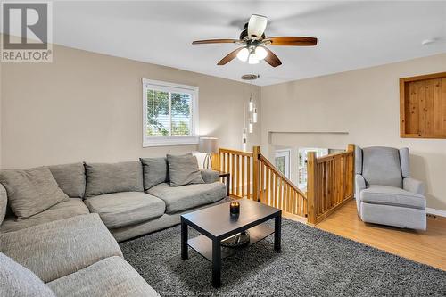 1600 Mersea Rd D, Leamington, ON - Indoor Photo Showing Living Room