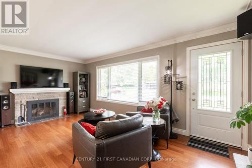 175 Burnside Drive, London, ON - Indoor Photo Showing Living Room With Fireplace