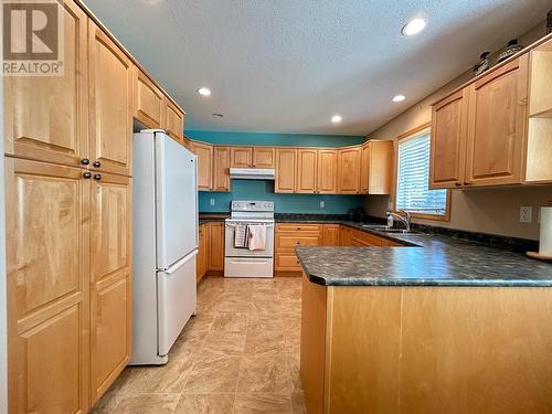 2045 6Th Avenue, Prince George, BC - Indoor Photo Showing Kitchen With Double Sink