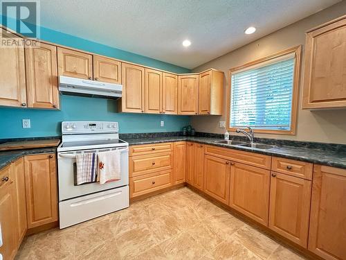 2045 6Th Avenue, Prince George, BC - Indoor Photo Showing Kitchen With Double Sink