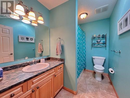 2045 6Th Avenue, Prince George, BC - Indoor Photo Showing Bathroom