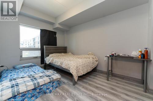 209F - 275 Larch Street, Waterloo, ON - Indoor Photo Showing Bedroom