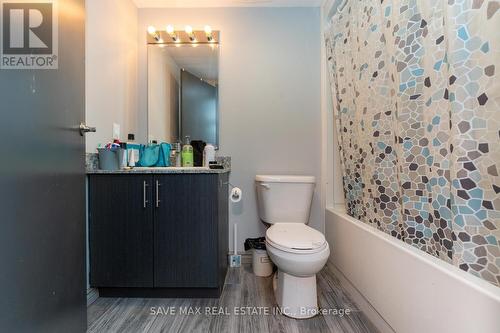 209F - 275 Larch Street, Waterloo, ON - Indoor Photo Showing Bathroom