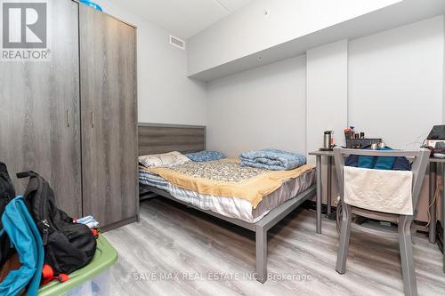 209F - 275 Larch Street, Waterloo, ON - Indoor Photo Showing Bedroom