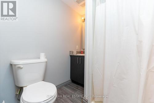 209F - 275 Larch Street, Waterloo, ON - Indoor Photo Showing Bathroom