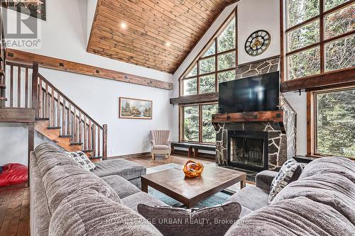 191 Brooker Boulevard, Blue Mountains (Blue Mountain Resort Area), ON - Indoor Photo Showing Living Room With Fireplace