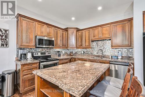 191 Brooker Boulevard, Blue Mountains (Blue Mountain Resort Area), ON - Indoor Photo Showing Kitchen