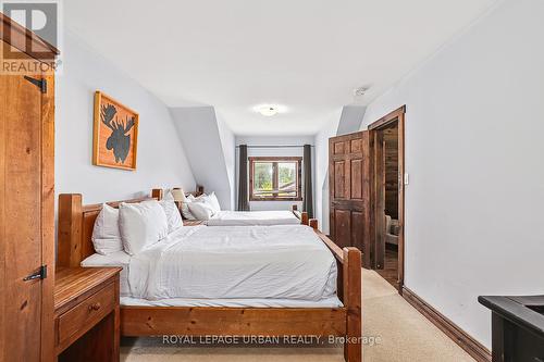 191 Brooker Boulevard, Blue Mountains (Blue Mountain Resort Area), ON - Indoor Photo Showing Bedroom