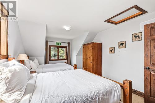 191 Brooker Boulevard, Blue Mountains (Blue Mountain Resort Area), ON - Indoor Photo Showing Bedroom