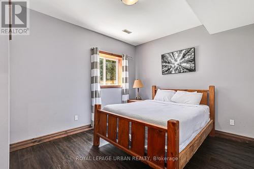 191 Brooker Boulevard, Blue Mountains (Blue Mountain Resort Area), ON - Indoor Photo Showing Bedroom