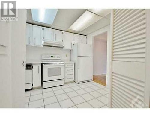 141 Somerset Street Unit#1001, Ottawa, ON - Indoor Photo Showing Kitchen