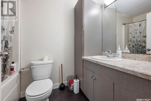 772 Athol Street, Regina, SK - Indoor Photo Showing Bathroom