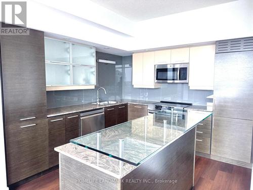 833 - 8 Telegram Mews, Toronto (Waterfront Communities), ON - Indoor Photo Showing Kitchen With Upgraded Kitchen