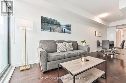 4707 - 14 York Street, Toronto (Waterfront Communities), ON - Indoor Photo Showing Living Room