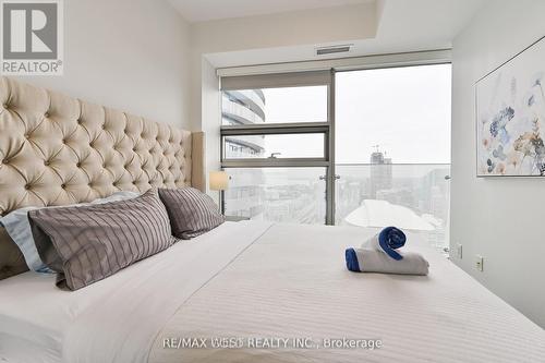 4707 - 14 York Street, Toronto (Waterfront Communities), ON - Indoor Photo Showing Bedroom