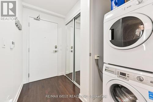 4707 - 14 York Street, Toronto (Waterfront Communities), ON - Indoor Photo Showing Laundry Room