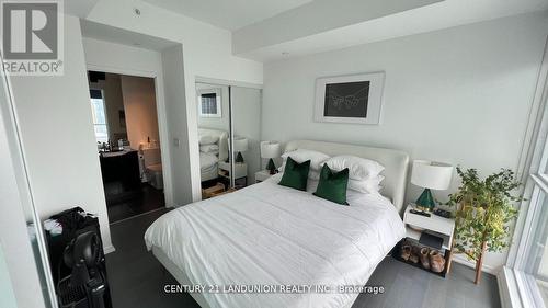 5211 - 70 Temperance Street, Toronto, ON - Indoor Photo Showing Bedroom