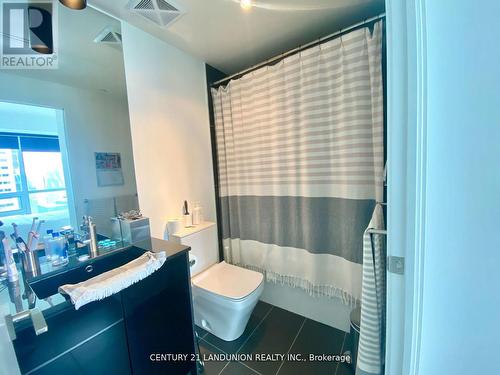 5211 - 70 Temperance Street, Toronto, ON - Indoor Photo Showing Bathroom