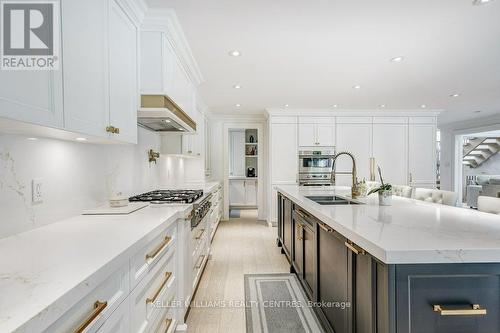 82 Burton Grove, King, ON - Indoor Photo Showing Kitchen With Double Sink With Upgraded Kitchen