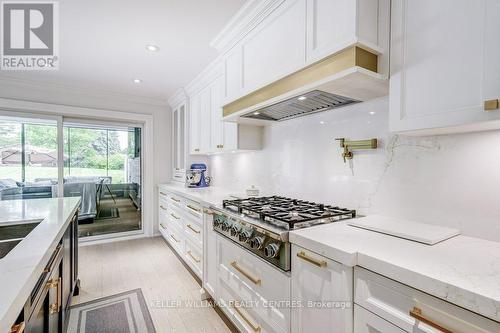 82 Burton Grove, King, ON - Indoor Photo Showing Kitchen With Double Sink With Upgraded Kitchen