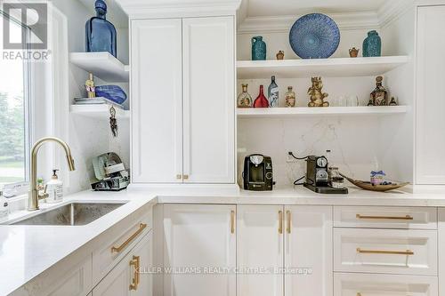 82 Burton Grove, King, ON - Indoor Photo Showing Kitchen