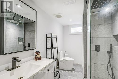 82 Burton Grove, King, ON - Indoor Photo Showing Bathroom