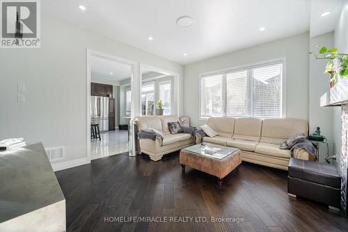 10 Smoothrock Trail, Brampton (Sandringham-Wellington), ON - Indoor Photo Showing Living Room