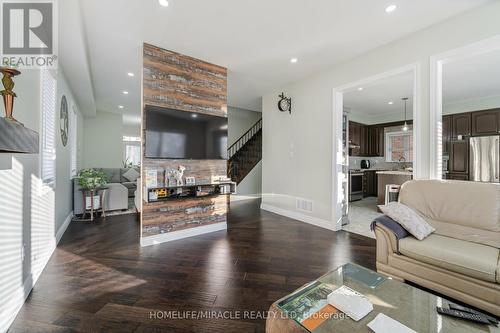 10 Smoothrock Trail, Brampton (Sandringham-Wellington), ON - Indoor Photo Showing Living Room