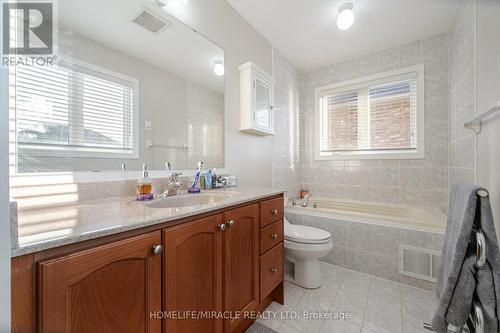 10 Smoothrock Trail, Brampton (Sandringham-Wellington), ON - Indoor Photo Showing Bathroom