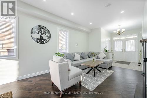 10 Smoothrock Trail, Brampton (Sandringham-Wellington), ON - Indoor Photo Showing Living Room