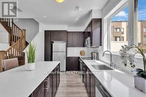 35 Stanley Greene Boulevard, Toronto (Downsview-Roding-Cfb), ON - Indoor Photo Showing Kitchen With Upgraded Kitchen