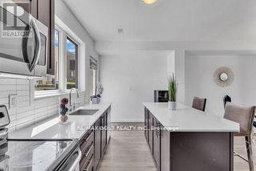 35 Stanley Greene Boulevard, Toronto (Downsview-Roding-Cfb), ON - Indoor Photo Showing Kitchen With Upgraded Kitchen