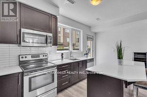 35 Stanley Greene Boulevard, Toronto (Downsview-Roding-Cfb), ON - Indoor Photo Showing Kitchen